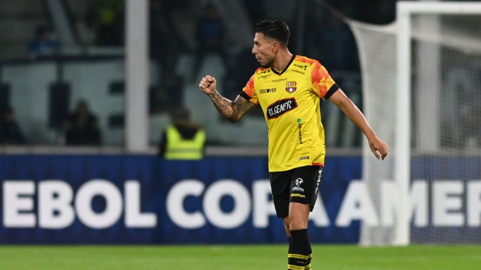 Joao Joshimar Rojas de Barcelona durante un partido de la Copa Libertadores