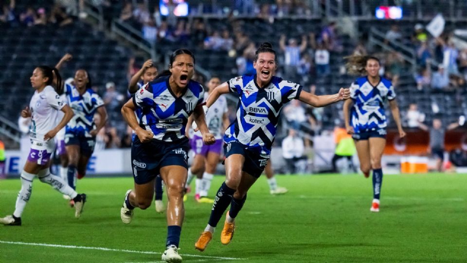 Rebeca Bernal festeja su gol frente a las Tuzas en la Semifinal de Ida disputado en el Estadio BBVA