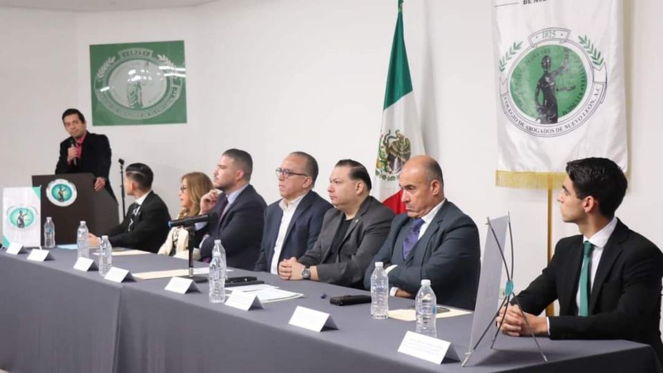 Los Colegios, Barras y Asociaciones de Abogados extienden una invitación a los profesionales del Derecho y al público en general para asistir al Conversatorio sobre Juicios Políticos en Nuevo León.