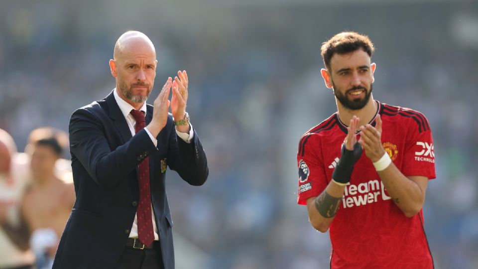 Bruno Fernandes y Erik ten Hag despidiendo la Premier League 23/24.