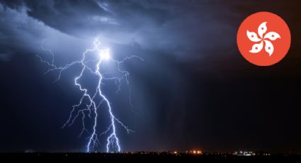 Tormenta en Hong Kong deja casi 10 mil rayos en una noche