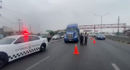 Chofer de tráiler muere en Escobedo; carga que llevaba se fue hacia adelante y lo prensó