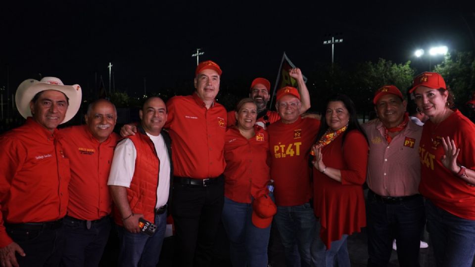 Waldo Fernández y Judith Díaz, candidatos de la coalición “Sigamos haciendo historia” en el cierre de campaña del Partido del Trabajo en Nuevo León.