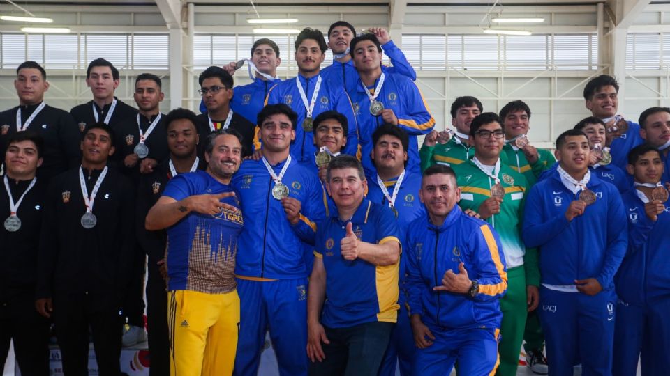 El equipo de judo de la UANL celebra las medallas conseguidas en la Universiada Nacional de Aguascalientes