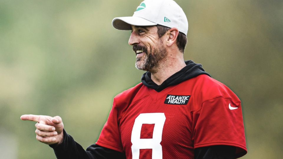 Aaron Rodgers, quarterback de los New York Jets, optó por seguir jugando en la NFL en lugar de unirse a Robert F. Kennedy Jr.