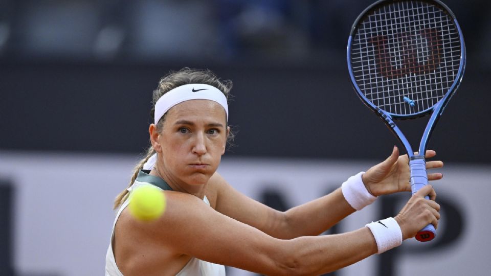 Victoria Azarenka de Bielorrusia en acción durante su partido de cuartos de final contra Danielle Collins de Estados Unidos en el Italian Open.