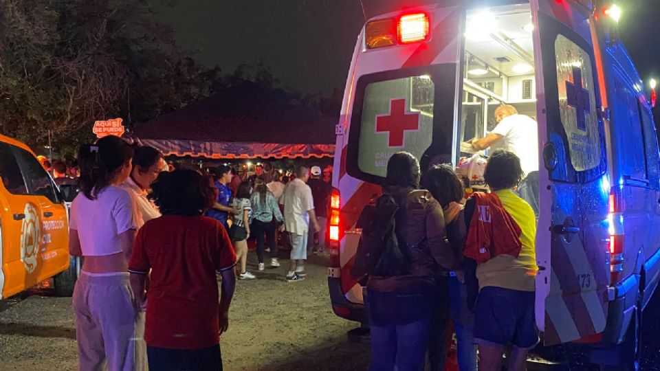 Ambulancia en el campo de béisbol 'El Obispo' en San Pedro.