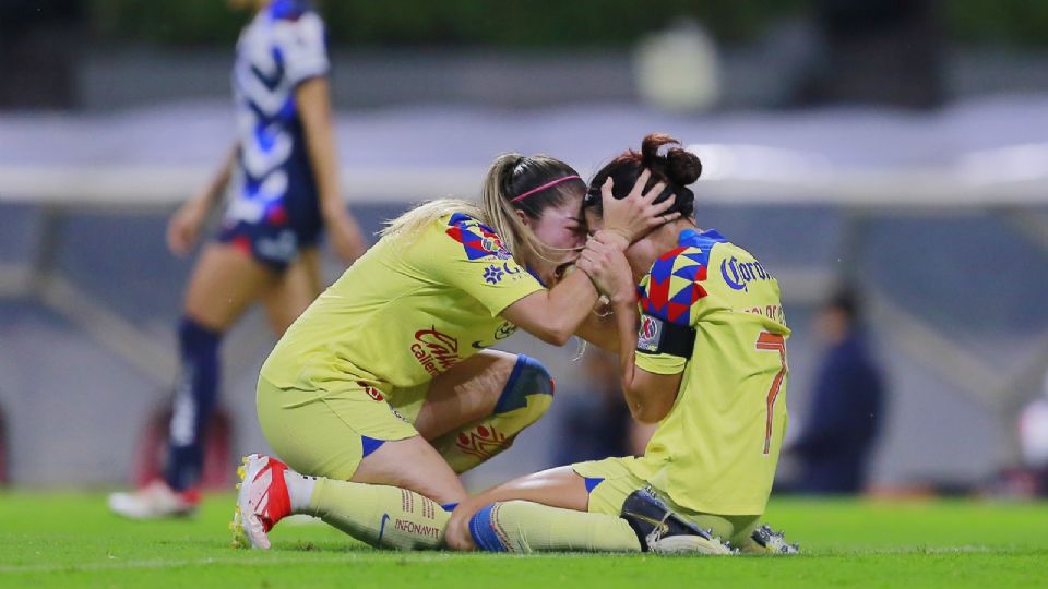 Katty Martínez festeja con Kiana Palacios tras el único gol de la Final de Ida del Clausura 2024 entre América y Rayadas en el Estadio Azteca