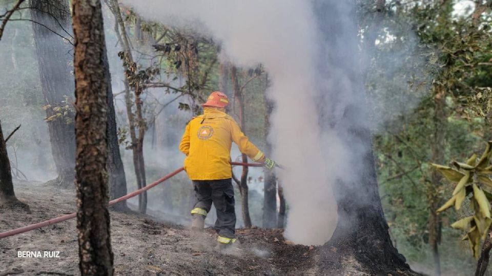 PC combate incendio en Los Cuartones.