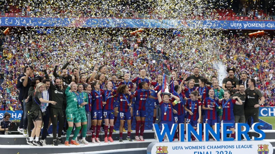 Aitana Bonmatí y Alexia Putellas lideran al Barcelona a su tercera Champions League Femenil.