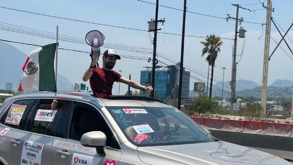 Caravana de simpatizantes de Xóchitl Gálvez por la ZMM.