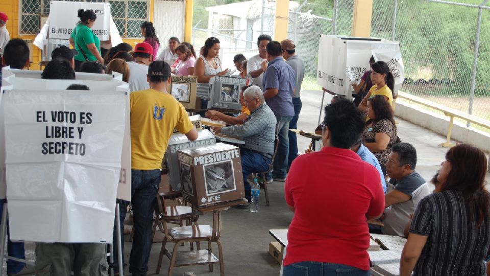 Organizaciones civiles exigen a funcionarios respetar proceso electoral.