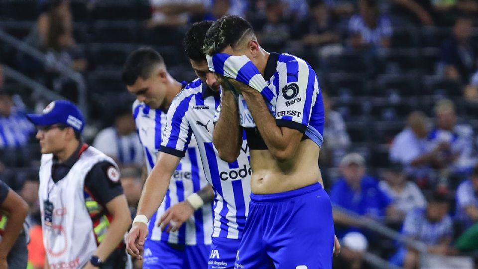 German Berterame del Monterrey en lamento durante tras la eliminación de Rayados en la Concachampions