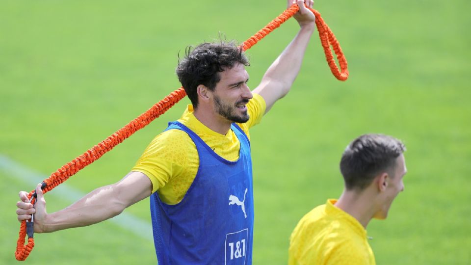 Mats Hummels, del Dortmund, asiste al entrenamiento del equipo antes de la final de la Liga de Campeones de la UEFA.