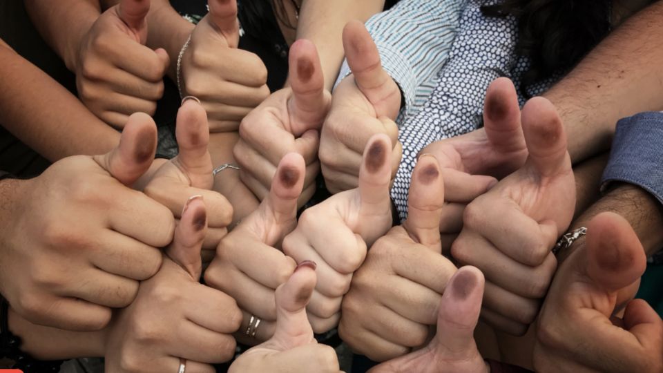 Jóvenes votando en México.