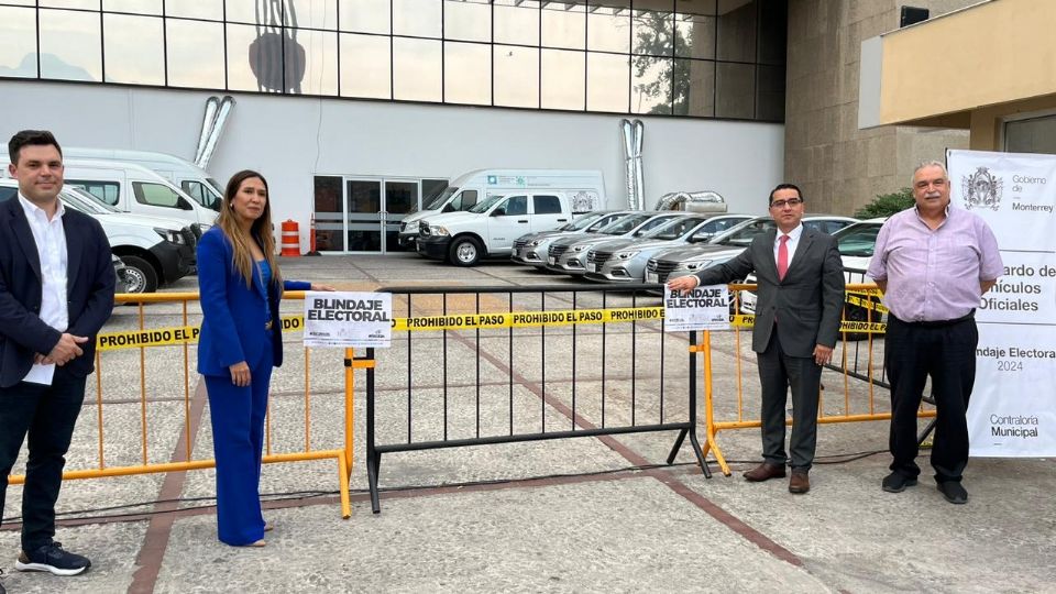 Gobierno de Monterrey realizó el estampado de calcas para el resguardo de vehículos oficiales debido al blindaje electoral.