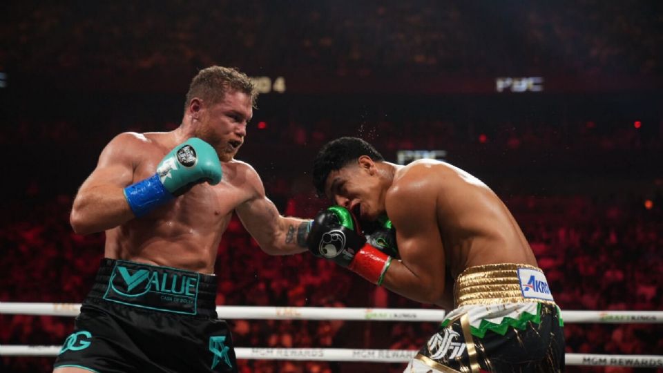 'Canelo' vence a Jaime Munguía y retiene su título indiscutido. Saúl Álvarez se impone por decisión unánime en una reñida pelea.