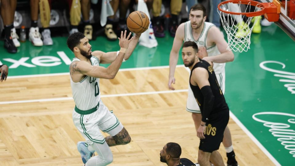 Boston Celtics arrancaron las semifinales de la Conferencia Este con una dominante victoria por 120-95 sobre los Cleveland Cavaliers.