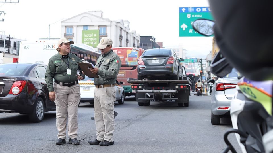 Elementos de Secretaría de Movilidad