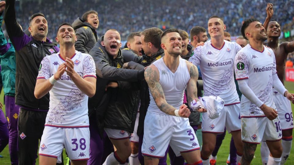 Jugadores de la Fiorentina festejando su pase a la final de la Conference League.