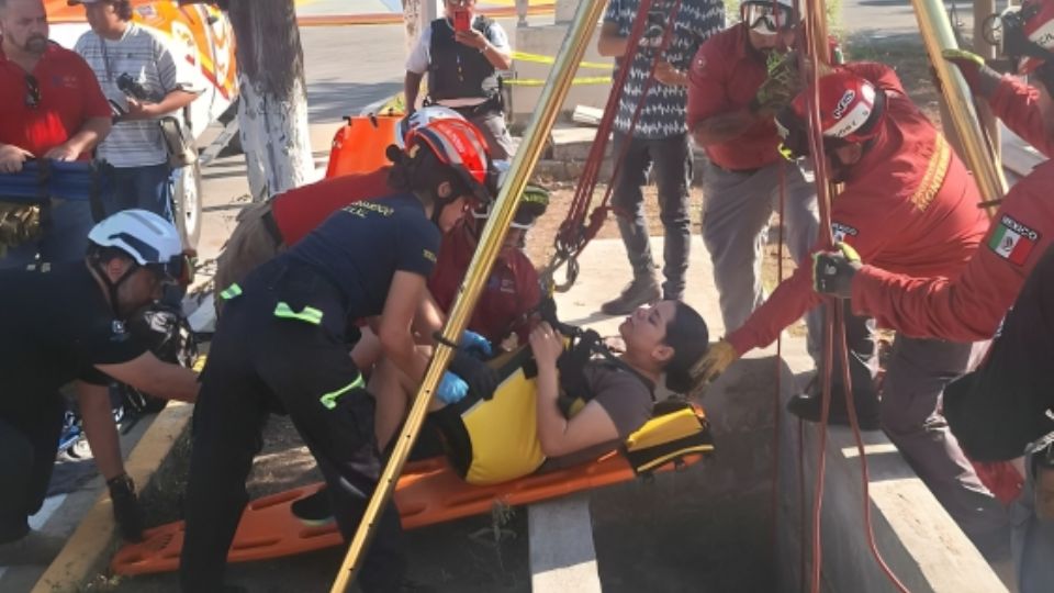 Protección Civil de Monterrey realiza simulacro en panteón municipal previo al Día de las Madres.