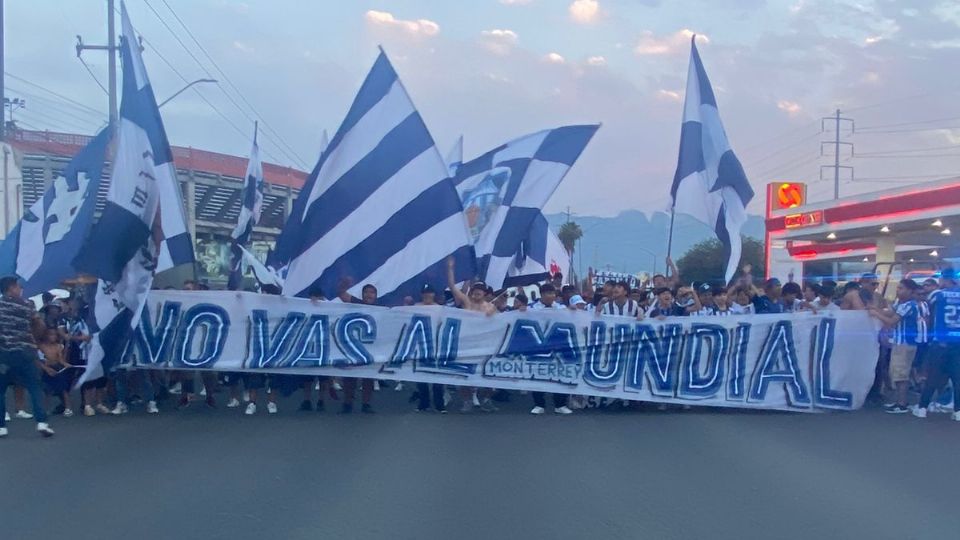 La Adicción realizó su tradicional caravana rumbo al Estadio Universitario previo al Clásico Regio 136.