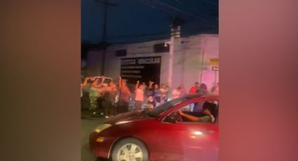 Vecinos de la colonia Canteras bloquean vialidad por falta de electricidad, San Pedro