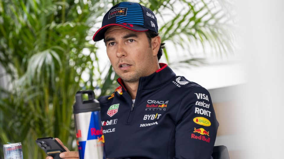 El piloto de Red Bull Racing, Sergio Pérez, en el paddock antes del Gran Premio de Canadá.