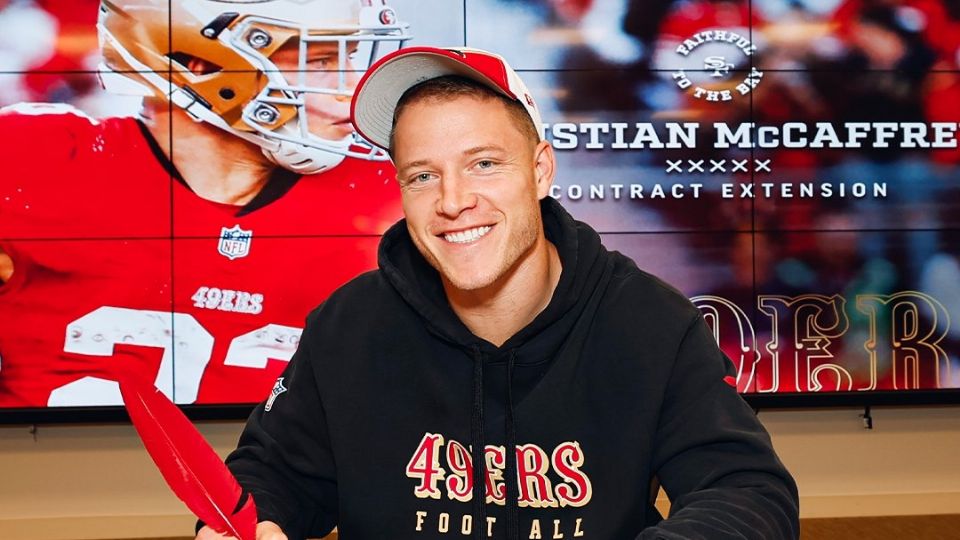 Christian McCaffrey recientemente firmó una extensión de su contrato con 49ers