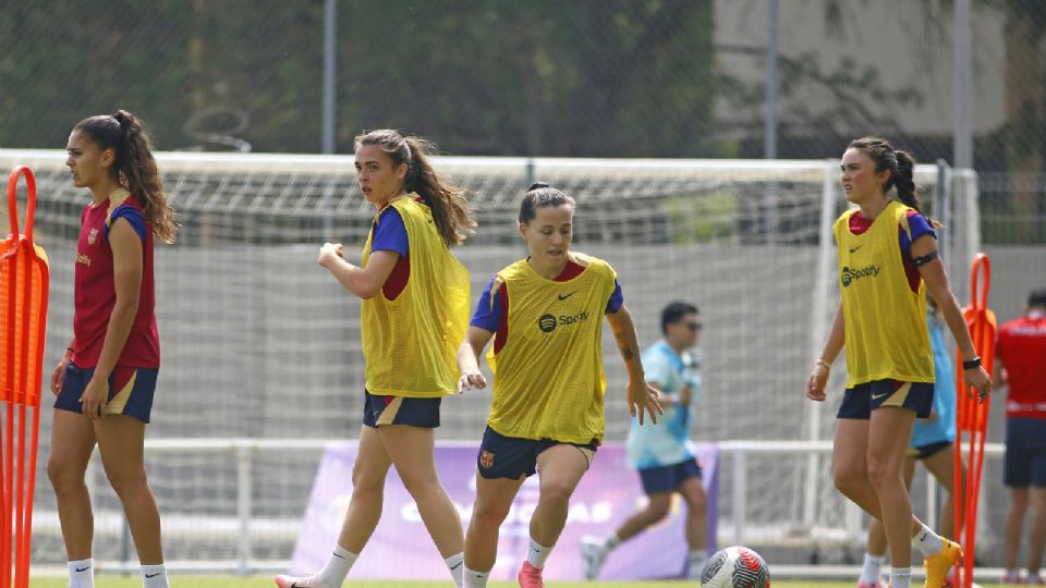 La defensa del FC Barcelona femenino dijo confían en que su visita a México inspire a más niñas a jugar al fútbol.