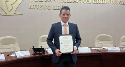 Miguel Flores recibe constancia como diputado local de MC en NL