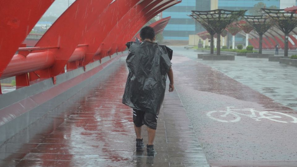 Aguacero cae sobre Monterrey