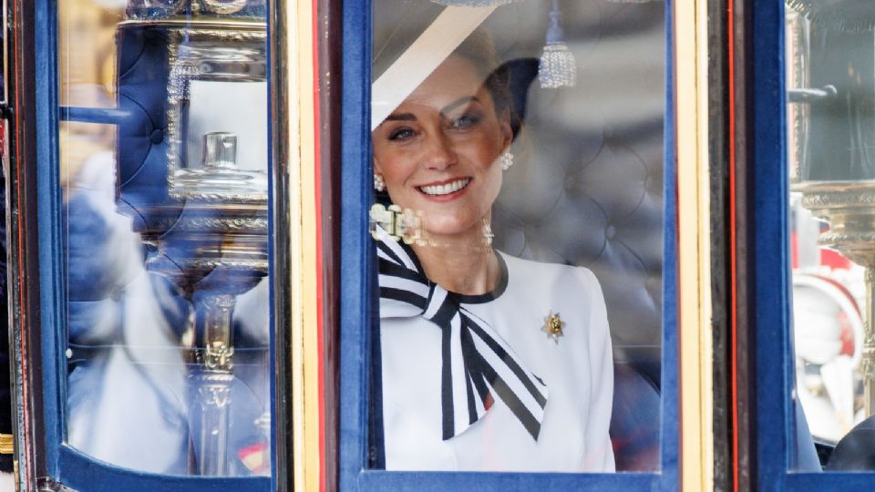 La Princesa de Gales sale en carroza de Buckingham Palace para asistir al desfile de Trooping the Color en Londres, Gran Bretaña, el 15 de junio de 2024.