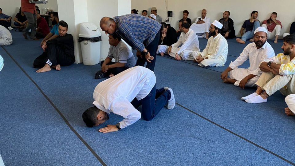 Musulmanes regios el Día Del Sacrificio en el Centro Cultural Islámico del Norte