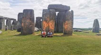 Ambientalistas pintan de naranja el monumento de Stonehenge