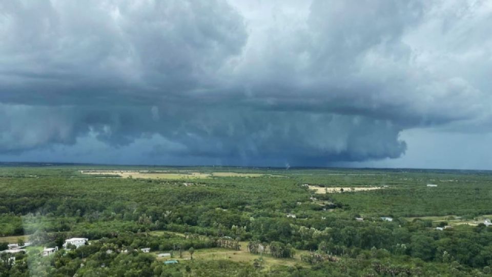 Lluvia haciéndose presente en Nuevo León. 
