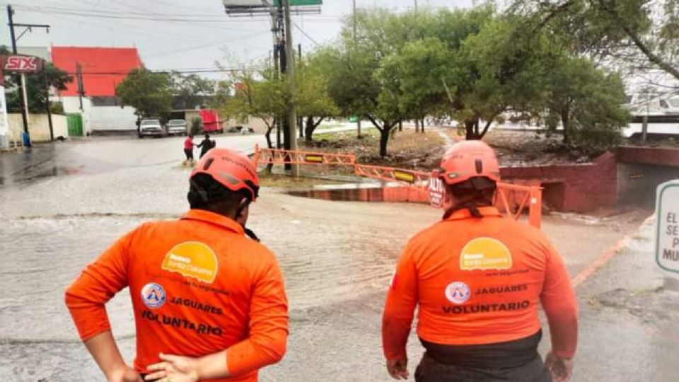 Elementos de Protección Civil Jaguares de Santa Catarina.