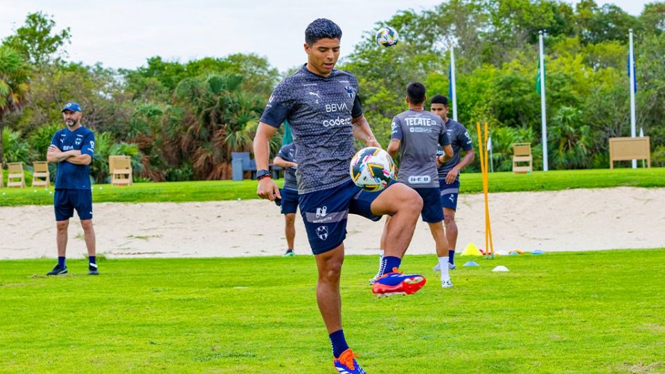 Víctor Guzmán deja al ‘Tri’ en el pasado y se enfoca en la pretemporada.