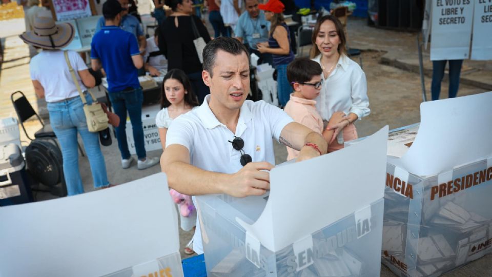 Luis Donaldo Colosio Riojas acude a votar en el municipio de Monterrey