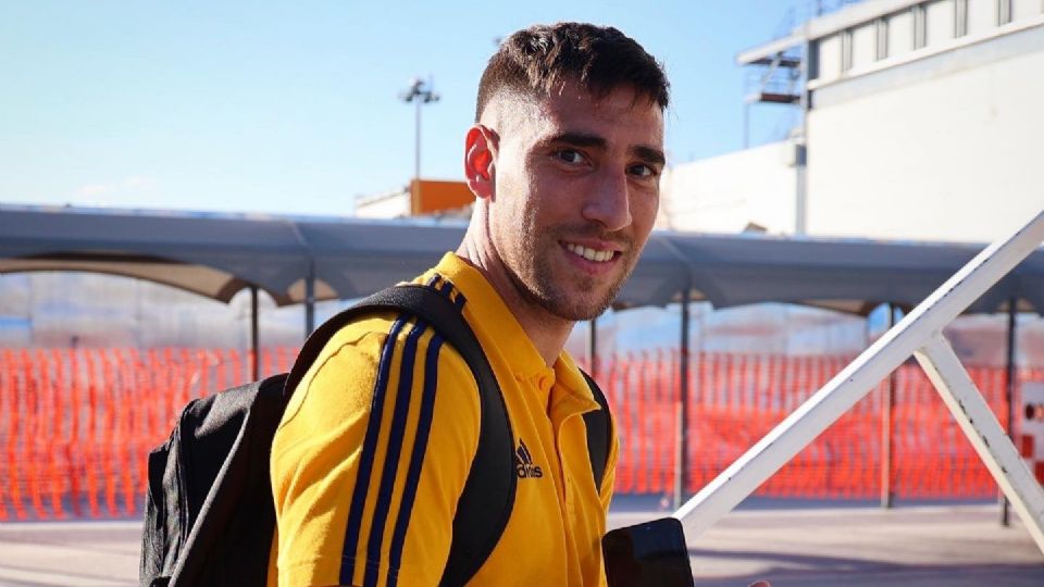 Fernando Gorriarán en el aeropuerto de Monterrey previo a la salida de un vuelo