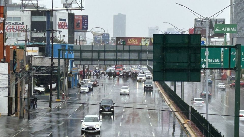 Bloqueo en avenida Garza Sada, en Monterrey.