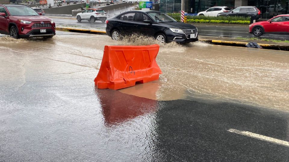 Surge bache de gran tamaño en la Av. Vasconcelos tras paso de ‘Alberto’