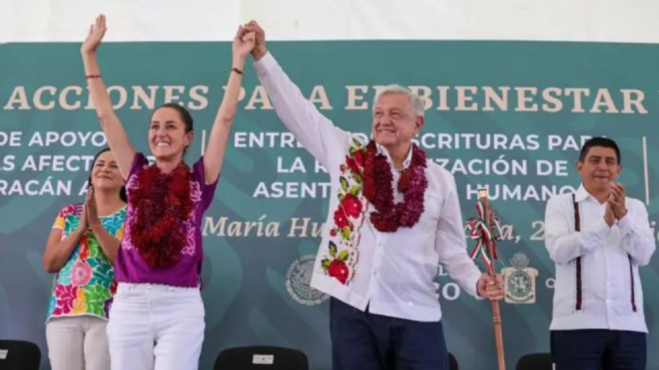 Sismo sorprende a Sheinbaum y AMLO durante evento en Oaxaca.