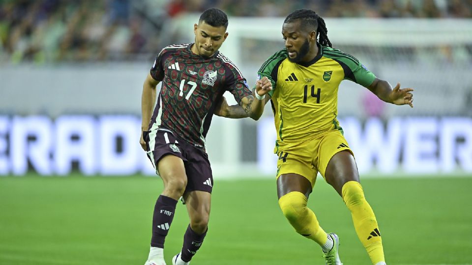 Orbelín Pineda durante el juego ante Jamaica.