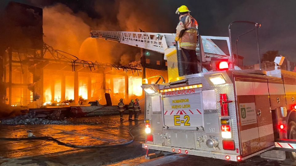 Se incendia bodega en la colonia Bella Vista, del municipio de Monterrey.