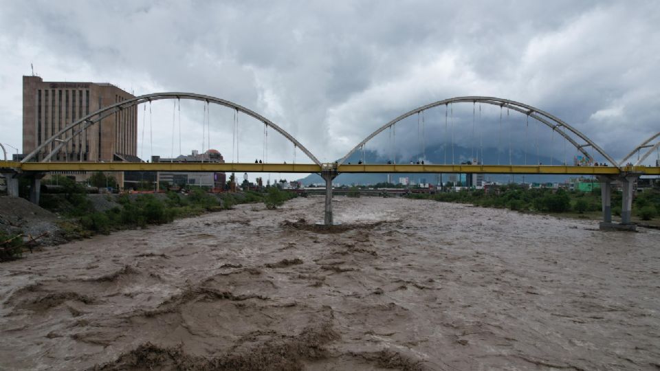 Río Santa Catarina durante la tormenta Alberto, Monterrey, Nuevo León.