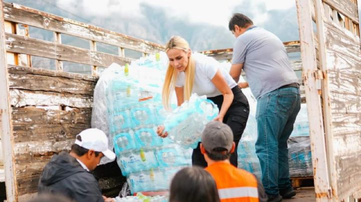 Entregan agua purificada a población de Santa Catarina, NL