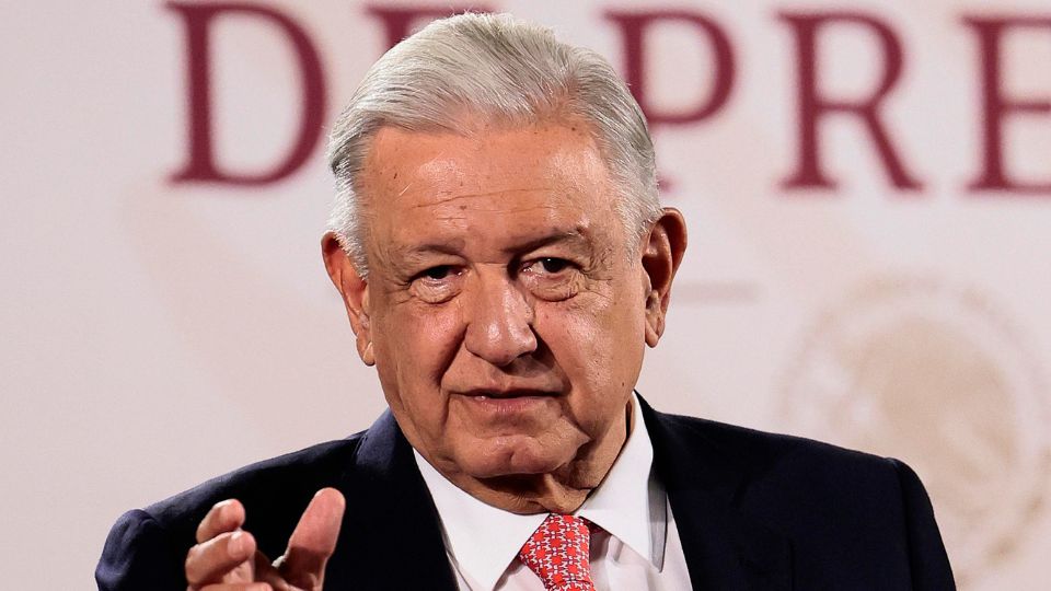 Andrés Manuel López Obrador, habla durante su conferencia de prensa matutina este lunes, en Palacio Nacional | EFE/ José Méndez