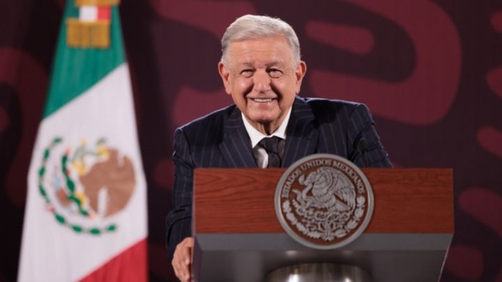 AMLO afirma que se arrodillará tras entregar banda presidencial a Sheinbaum