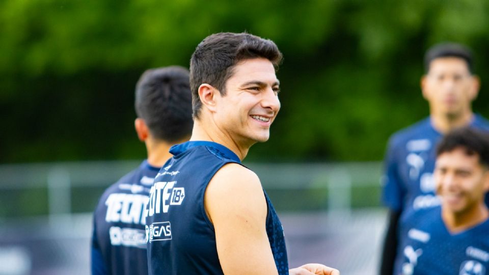 El colombiano se le ve feliz con Rayados de Monterrey, no piensa en su salida del club